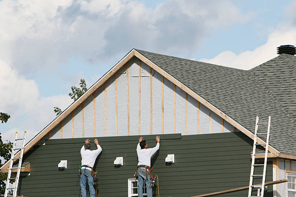 Professional Siding Replacement technician working in Wimauma, FL